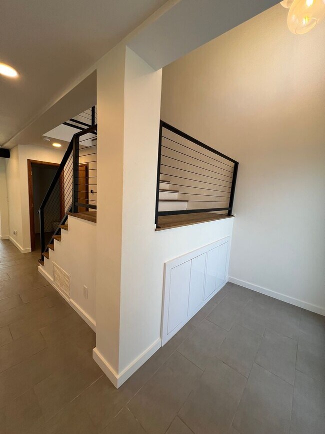 Foto del edificio - POOL HOME IN SHEFFIELD ESTATES!
