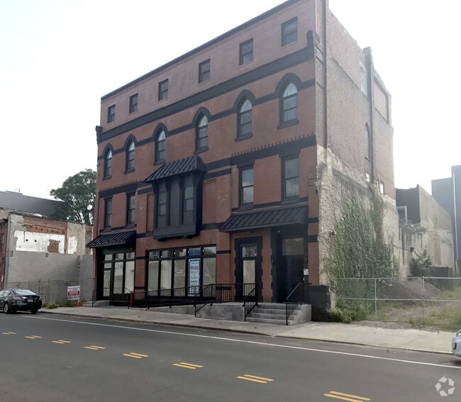 Building Photo - 1800 Ridge Ave