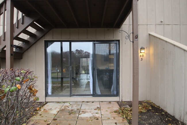 Building Photo - 45 Nassau Colony