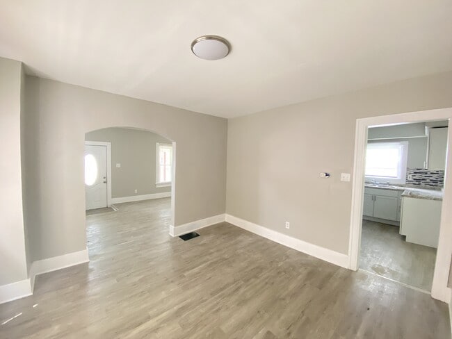 Foto del edificio - 1004 W Fairview Ave