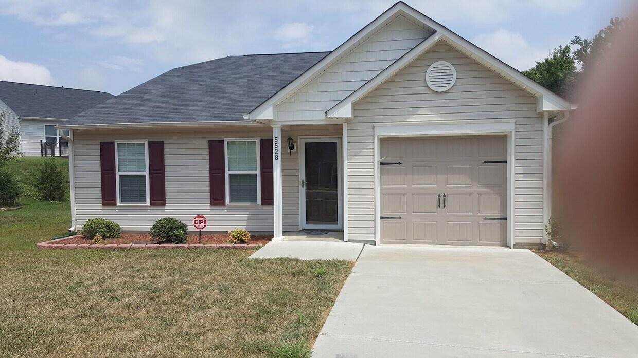 5528 Lee Marie Ln, Charlotte, NC 28269 House Rental in Charlotte, NC