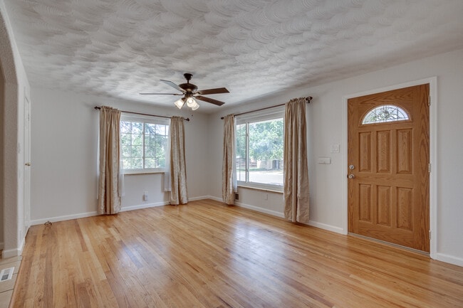 Foto del edificio - 1625 S Beach Ct
