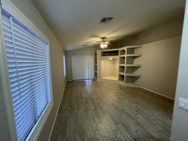 Building Photo - 10728 E Enid Avenue
