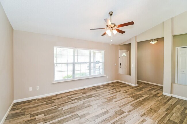 Foto del edificio - 7604 Chelmsford Dr