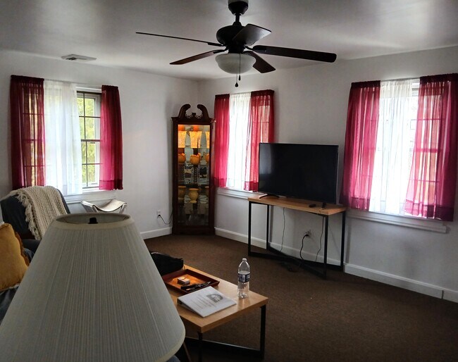 Sala de estar - 216 Green Ave