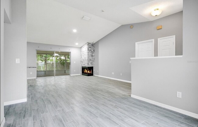 Sala de estar - 8200 Scarborough Ct