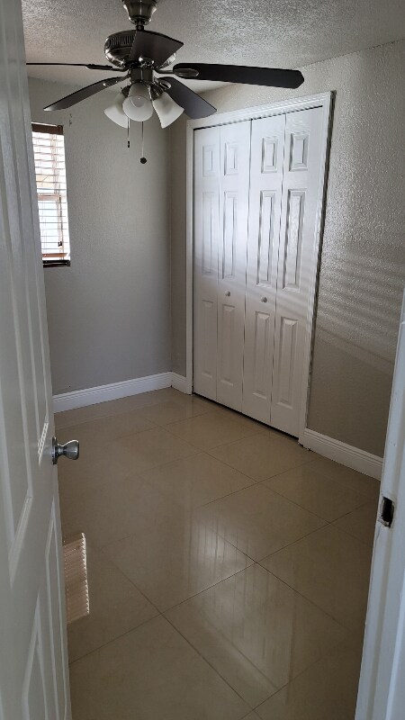 Foto del edificio - 6410 N Hubert Ave