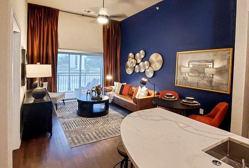 Foto del edificio - 1200 N Broadway St