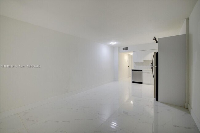 Foto del edificio - 1740 Funston St