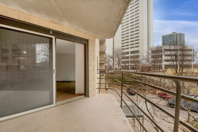 Building Photo - 1225 Lasalle Ave