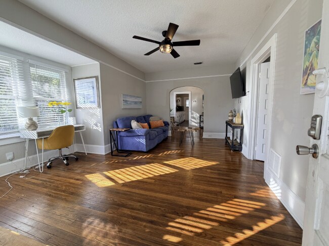 Foto del edificio - 1763 Landon Ave