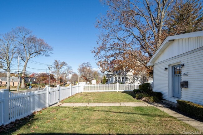 Building Photo - 176 Laurel Ave