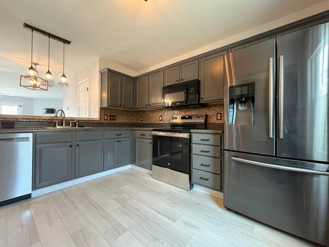 Foto del edificio - 4485 Easywater Ln