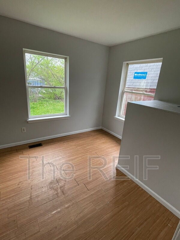 Building Photo - 1082 W Juliah Ave