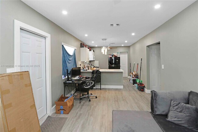 Foto del edificio - 3705 NW 35th Ave