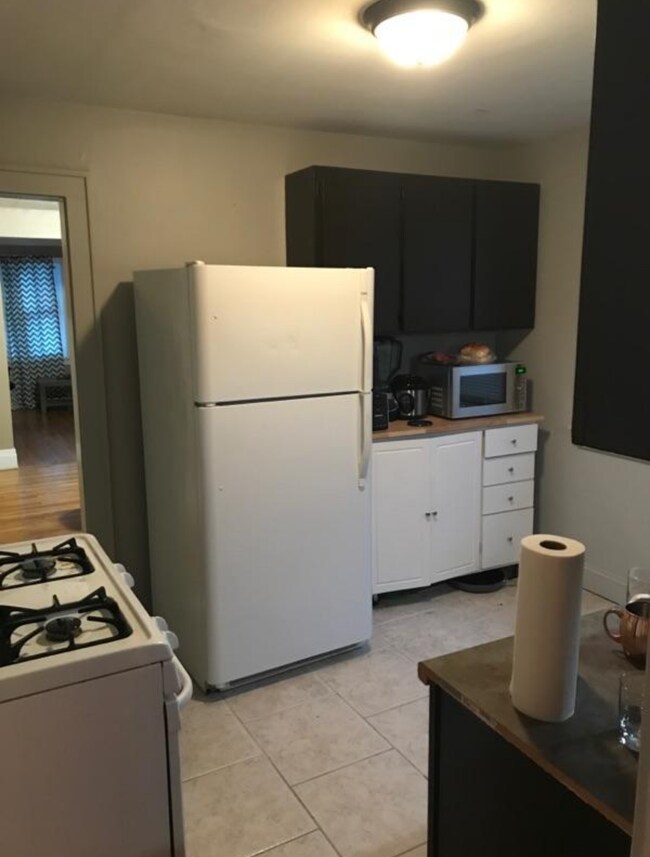 55 W Hazeltine Ave Unit Upper, Kenmore, NY 14217 Room for Rent in