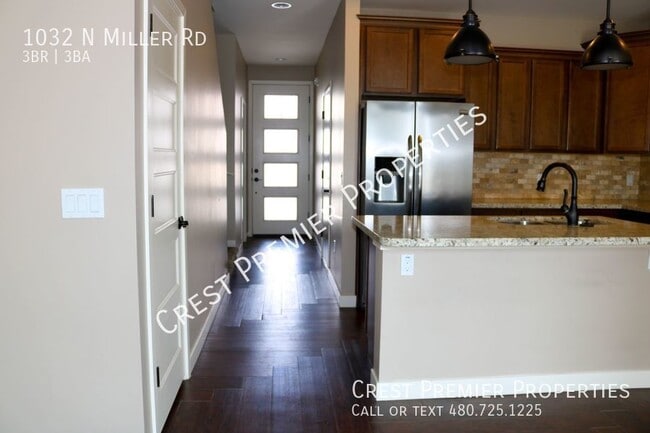 Building Photo - 1032 N Miller Rd