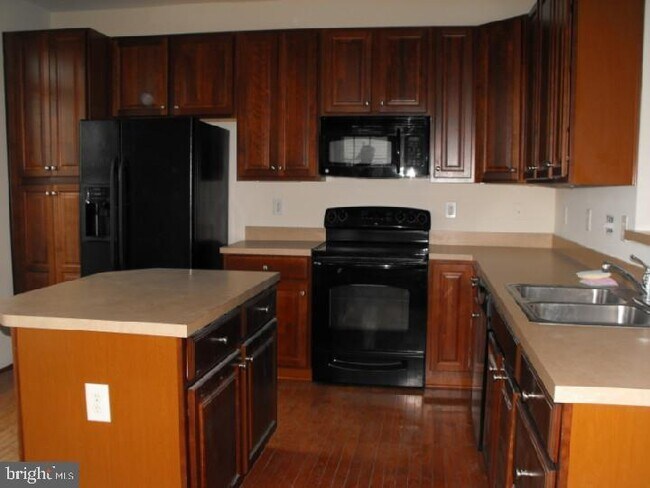 Building Photo - 500 S Greenberry Ln