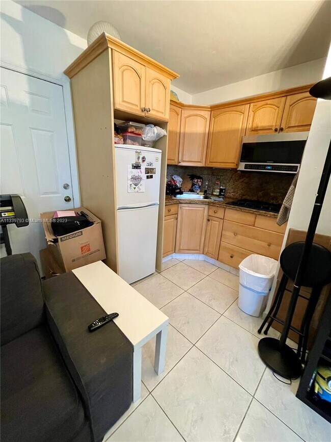 Building Photo - 8420 Byron Ave