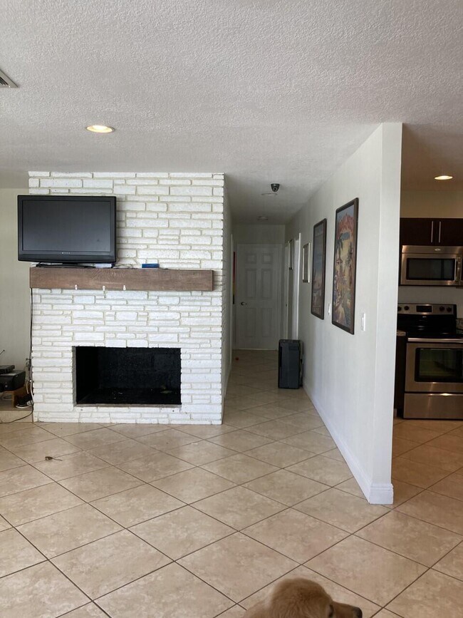 Foto del edificio - 430 Jupiter Ln