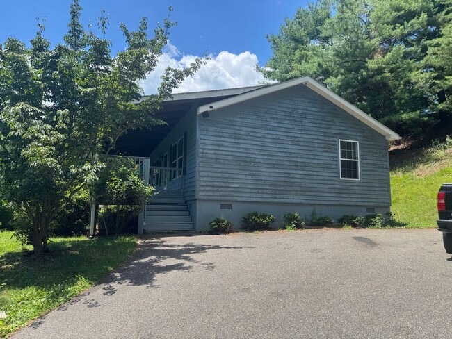 Building Photo - Buck Mountain House