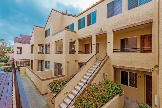 Building Photo - Gorgeous 2BR/2.5BA Condo in University City/Golden Triangle