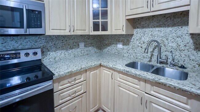 Foto del edificio - 2841 NE 163rd St