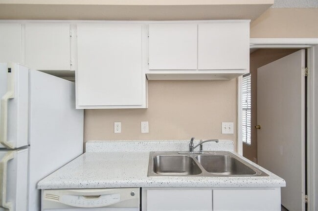 Foto del edificio - 2750 Holly Hall St