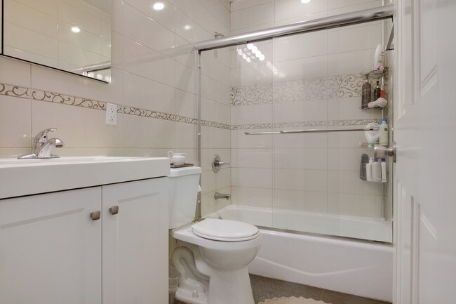Foto del edificio - 1060 Nostrand Ave