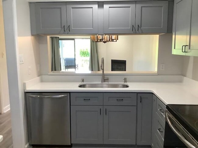 Building Photo - 2302 Deer Run