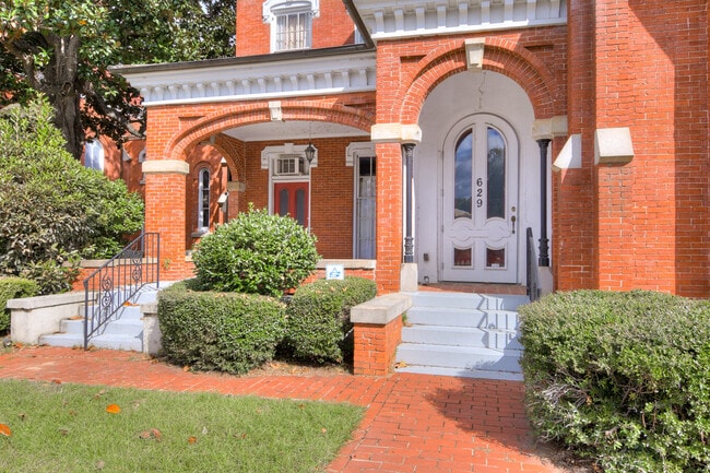 Building Photo - 629 Greene St