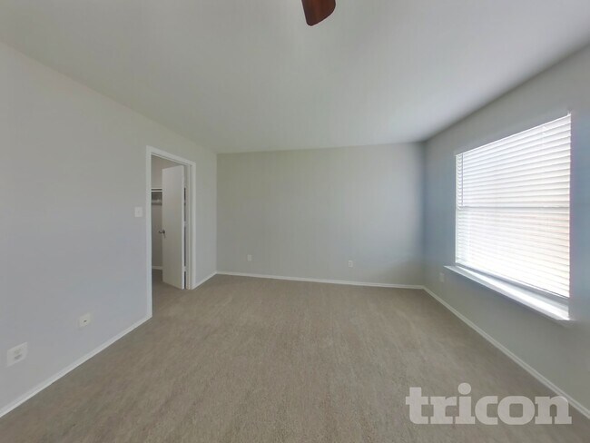 Foto del edificio - 2726 Candle Ridge Dr