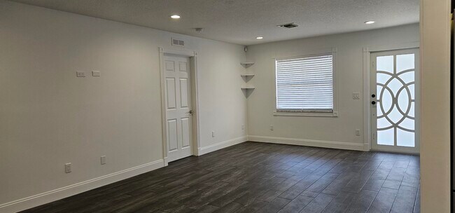 Building Photo - 4300 Purdy Ln