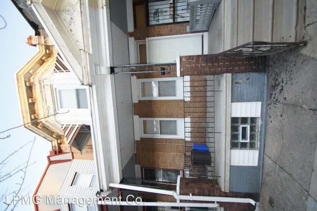 Building Photo - 3855 N Sydenham St