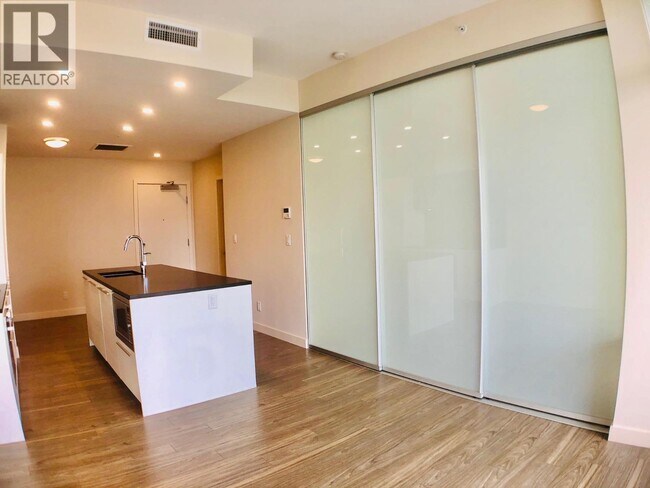 Photo du bâtiment - 6383 McKay Ave