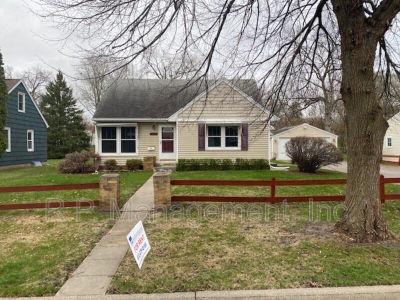 Primary Photo - 7333 1st Ave S