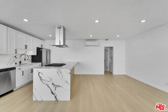 Building Photo - 926 N Spaulding Ave