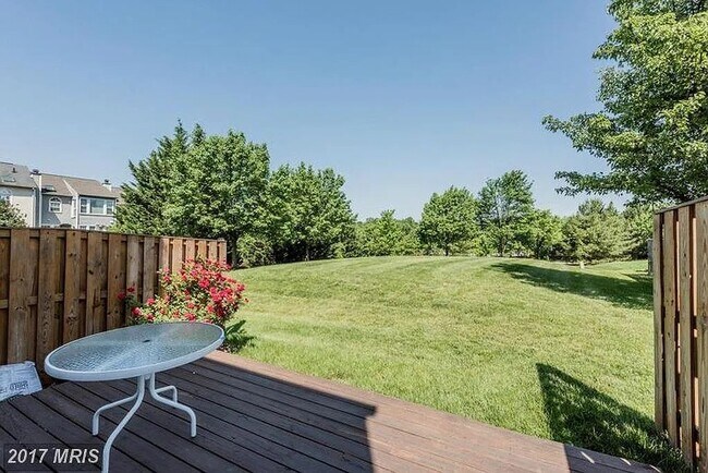 Foto del edificio - 7912 Brightwind Ct