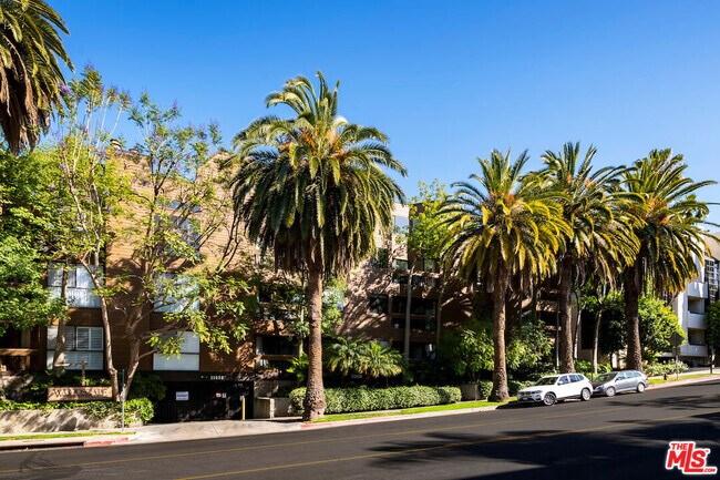 Building Photo - 11628 Montana Ave