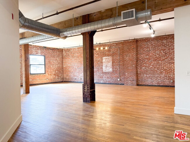 Building Photo - 215 S Santa Fe Ave