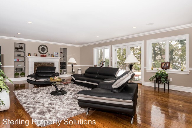 Building Photo - 7 br, 5.5 bath House - 1 Knollwood Crest