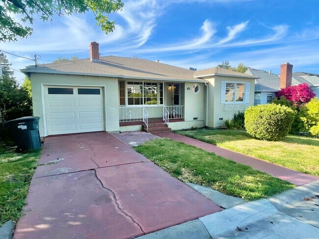 Foto del edificio - Lovely Westwood Knolls Home in great locat...