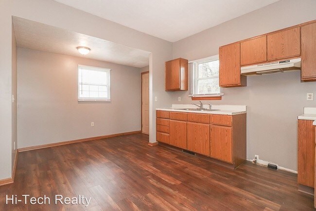 Building Photo - 3 br, 1.5 bath House - 642 Lake Ave