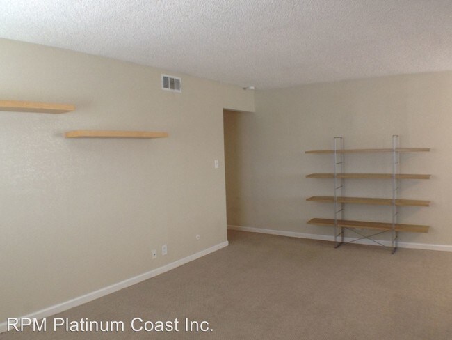 Building Photo - 2 br, 1 bath House - 459 West Alamos #4