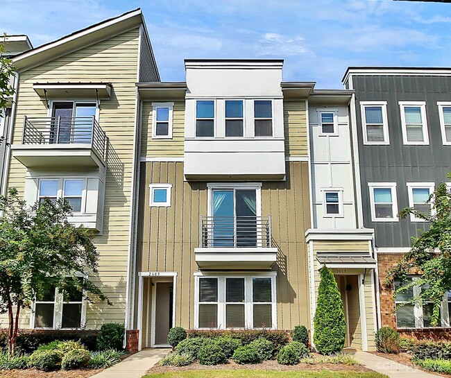 Building Photo - 2609 Statesville Ave