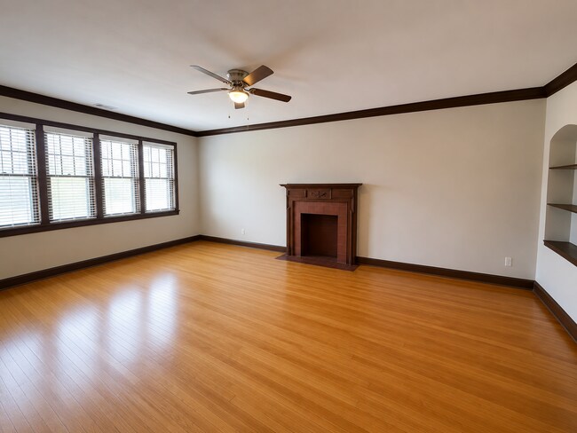 Foto del edificio - 7305 Pershing Ave