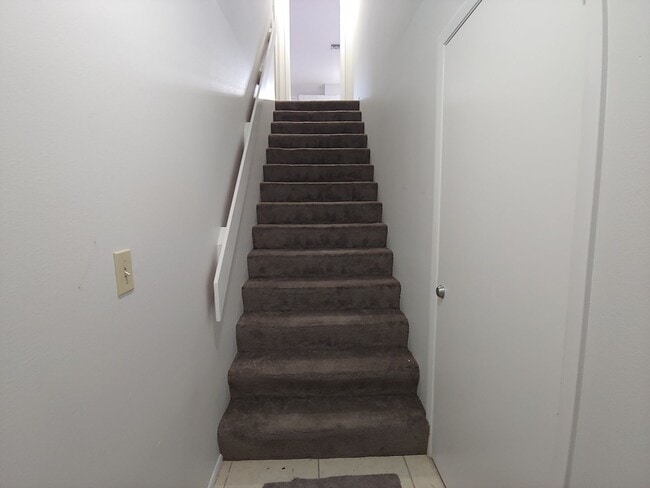 Building Photo - All inclusive 1 bed/ 1 bath Annual Rental ...