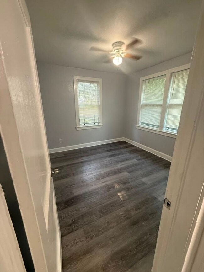 Foto del edificio - 1137 E 18th St