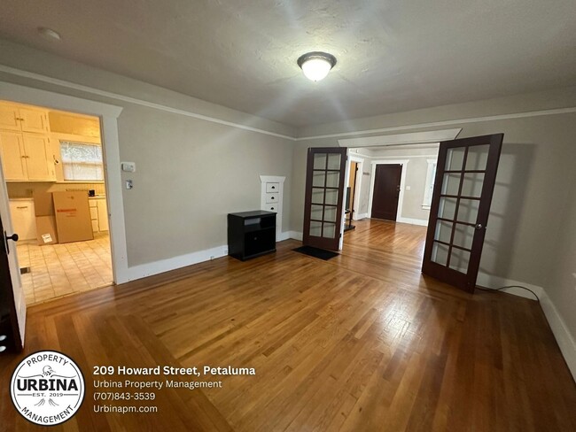 Foto del edificio - Charming West Petaluma Bungalow with Timel...