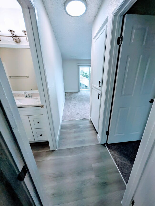 Building Photo - Parc Mountain View Apartments